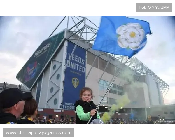 那不勒斯克瓦拉茨赫利亚连拉带扣后爆射炸裂全场,球迷狂热沸腾!